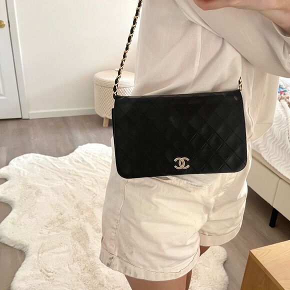 ✅AUTHENTIC✅CHANEL LAMBSKIN QUILTED SHOULDER BAG - Picture 14 of 16